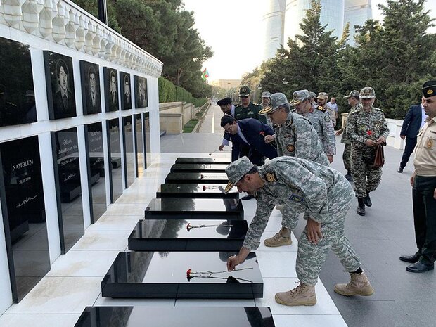 İran askeri heyeti Bakü'de