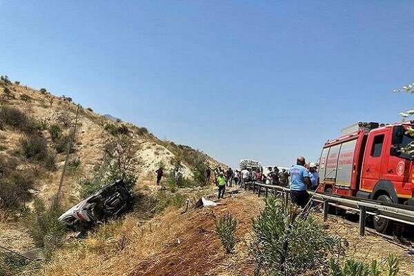تصادف اتوبوس در ترکیه/ ۱۶ نفر کشته و ۲۲ نفر زخمی شدند