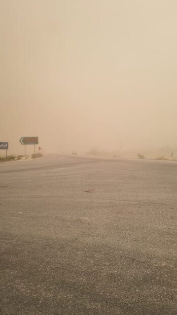 گرد و خاک«پریشان»کازرونیها را تهدید می کند/ ریزگردها درآسمان شهر