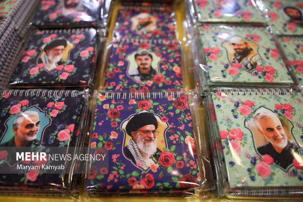 نمایشگاه ایران نوشت؛ رنگین کمانی از الگوها و قهرمان ایرانی
