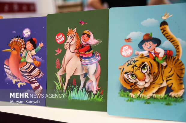 نمایشگاه ایران نوشت؛ رنگین کمانی از الگوها و قهرمان ایرانی