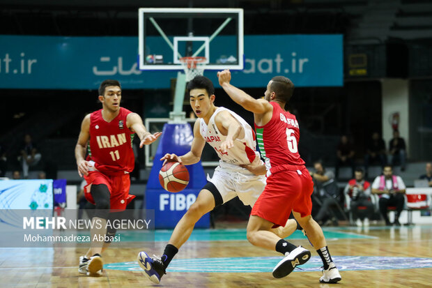 دیدار تیم‌های بسکتبال جوانان ایران و ژاپن از مرحله مقدماتی مسابقات قهرمانی آسیا و انتخابی جهان امروز سه شنبه در تالار آزادی برگزار شد که طی آن تیم ایران با نتیجه ۶۸ بر ۶۶ برابر حریف خود پیروز شد