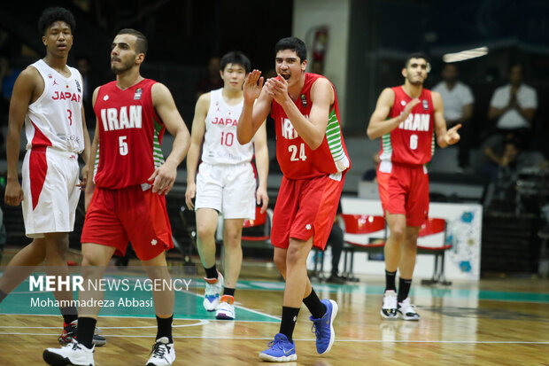 دیدار تیم‌های بسکتبال جوانان ایران و ژاپن از مرحله مقدماتی مسابقات قهرمانی آسیا و انتخابی جهان امروز سه شنبه در تالار آزادی برگزار شد که طی آن تیم ایران با نتیجه ۶۸ بر ۶۶ برابر حریف خود پیروز شد