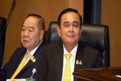 دادگاه قانون اساسی تایلند «پرایوت چان‌-اوچا» را از نخست‌ وزیری تعلیق کرد
