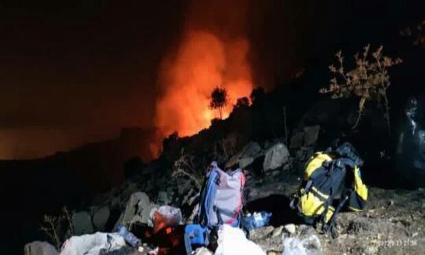 سرخی آتش بر تن بلوط های کوه «خامین» / سنگ بالش زیر سر نیروها شد