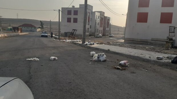 مسکن مهر دهدشت در حصار مشکلات زیرساختی است/ دپوی زباله در محل