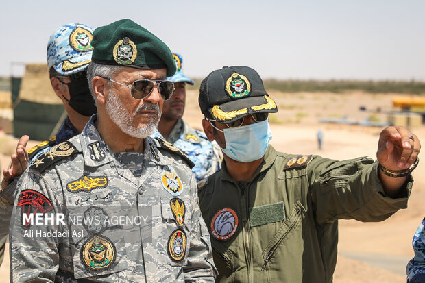امیر دریادار حبیب الله سیاری معاون هماهنگ کننده ارتش جمهوری اسلامی در نخستین روز رزمایش مشترک پهبادی ۱۴۰۱ حضور دارد