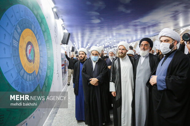 بازدید رئیس سازمان تبلیغات اسلامی از نمایشگاه مسجد جامعه پرداز قم