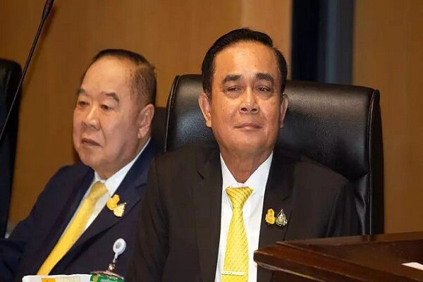 دادگاه قانون اساسی تایلند «چان‌-اوچا» را از نخست‌ وزیری تعلیق کرد