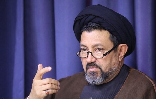 اقتصاد و فرهنگ زبان فارسیمان تبدیل به کاریکاتور شده است