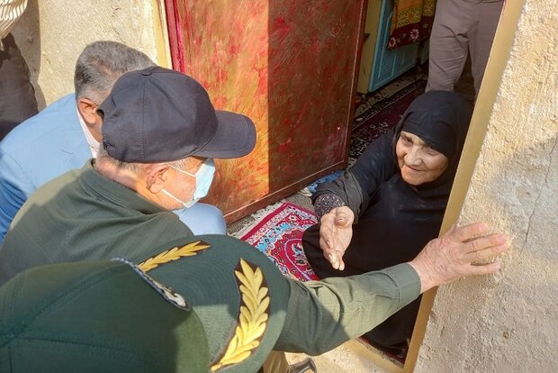 دیدار مسئولان استان بوشهر با مادر شهید