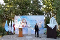 İranlı ünlü şair Ehevan Salis Meşhed'de anıldı