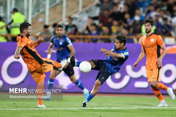 برخورد شبکه سه توهین آمیز است / فدراسیون و سازمان لیگ اعتراض کنند