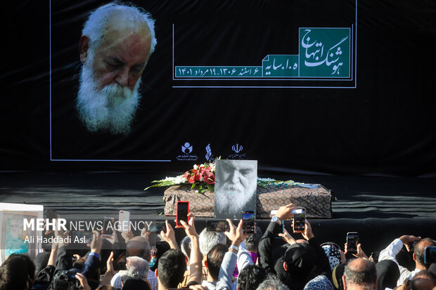 VIDEIO: Funeral of Iran legendary poet Amir-Houshang Ebtehaj