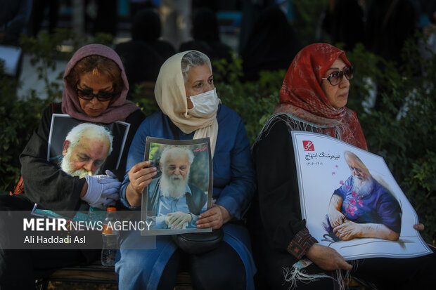 Tehraners bid farewell to Iranian great poet Ebtehaj