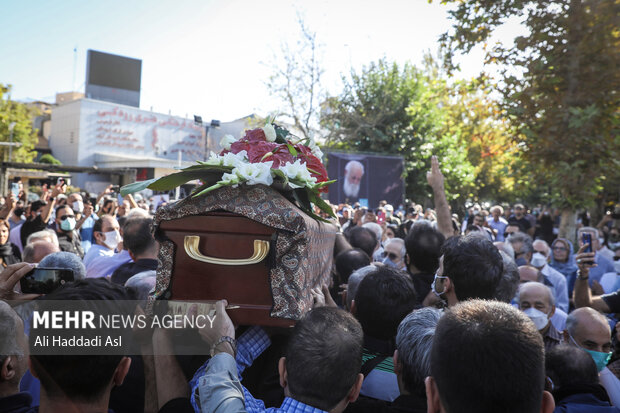 Tehraners bid farewell to Iranian great poet Ebtehaj
