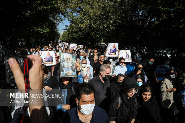 Tehraners bid farewell to Iranian great poet Ebtehaj