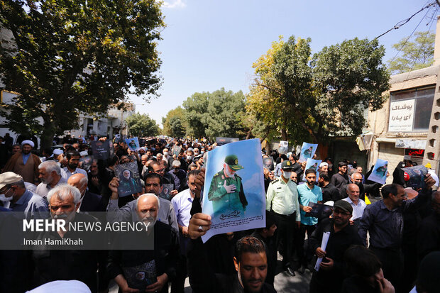 راهپیمایی اعتراضی مردم همدان در حمایت از شهید همدانی ظهر امروز جمعه بعد از اقامه‌ی نماز جمعه برگزار شد