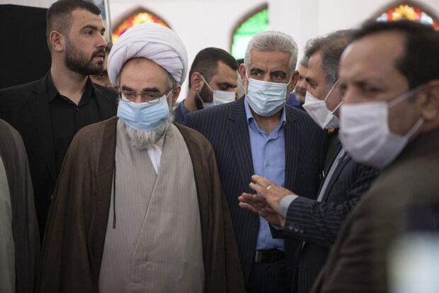 استاندار و مسئولان گیلان پای میز خدمت آمدند