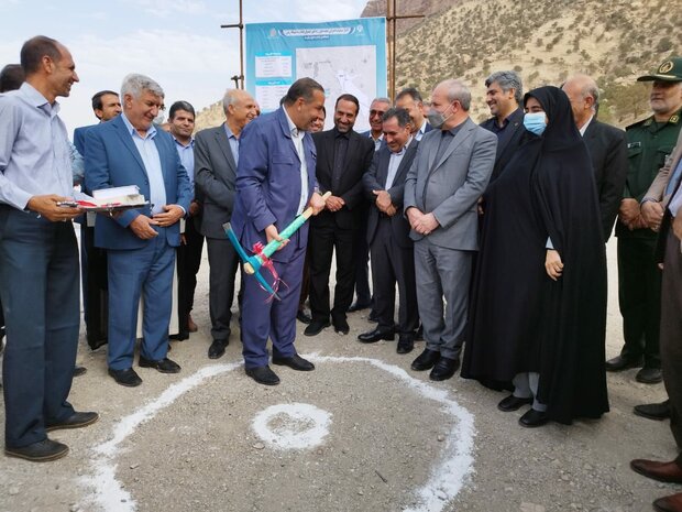 قطعه اول راه آهن محور ایلام به ایوان کلنگ زنی شد