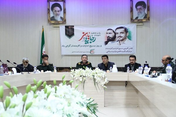 مسئولان نظام با تاسی از دوران دفاع مقدس به مردم خدمت کنند