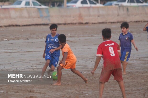 ساحلی که جور همه را میکشد/ کمبود امکانات تفریحی در گناوه