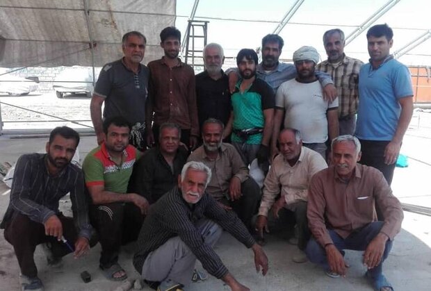 جوانان لامردی در حال برپایی موکب ۲۹۹/ خدمت ۲۰۰ خادم به زائران