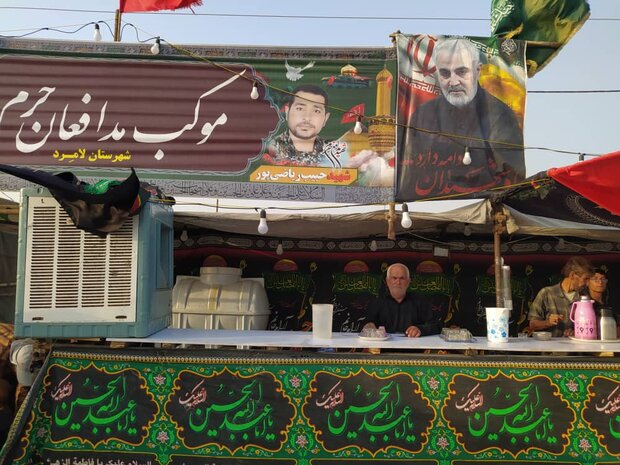 جوانان لامردی در حال برپایی موکب ۲۹۹/ خدمت ۲۰۰ خادم به زائران