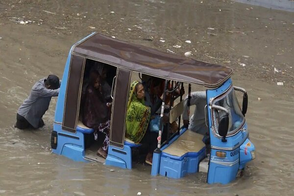 IRCS to send humanitarian aid to Pakistan's flood-hit areas