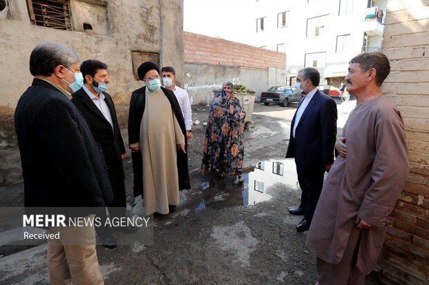 بازدید سرزده رئیس جمهور از محله شهید هرندی تهران