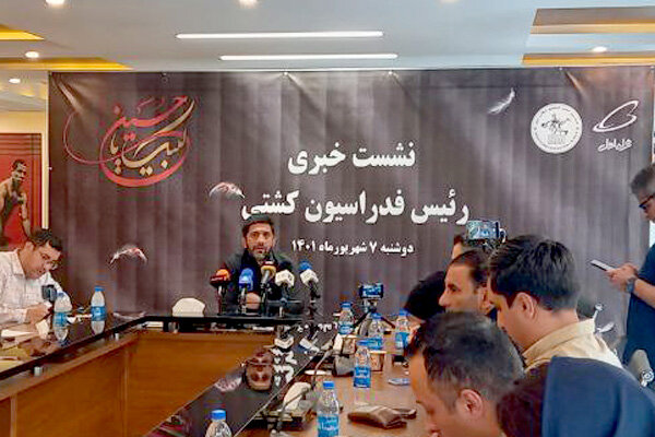 وزارت ورزش با پولادگر به جایی نمیرسد / چرا لباسم را مسخره میکنند؟