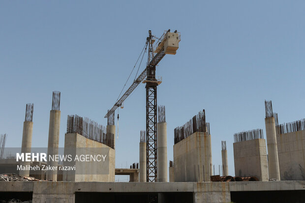 پیمانکاران نباید جور عدم نقدینگی شهرداری را بپردازند