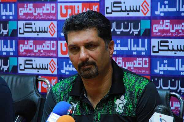 حسینی:تمرکزمان روی تیم خودمان است/تمیروف در پرسپولیس زیر فشار بود