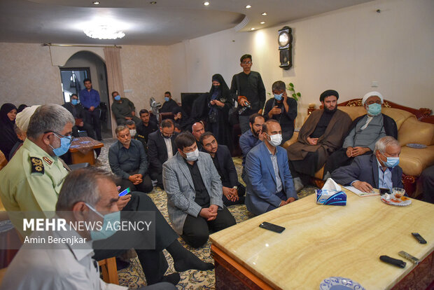 دلجویی جمعی از مدیران استان فارس از خانواده شهید خادم الصادق