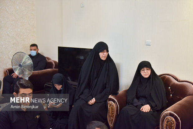 دلجویی جمعی از مدیران استان فارس از خانواده شهید خادم الصادق