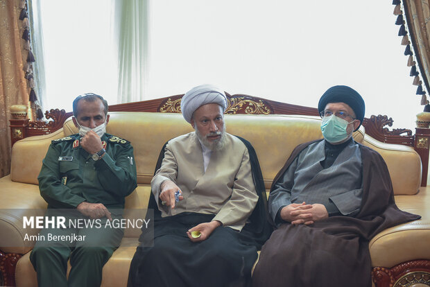 دلجویی جمعی از مدیران استان فارس از خانواده شهید خادم الصادق