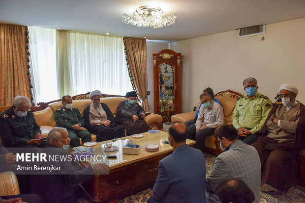 دلجویی جمعی از مدیران استان فارس از خانواده شهید خادم الصادق