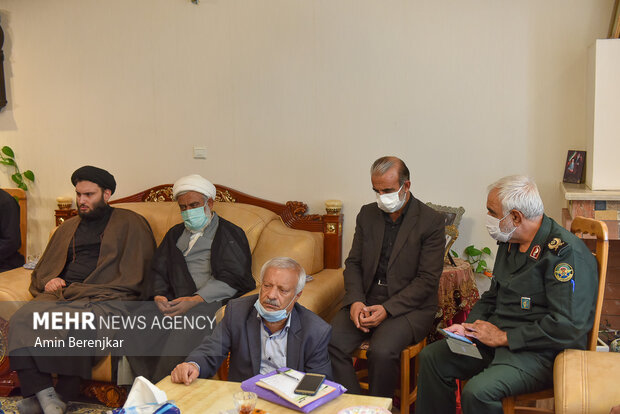 دلجویی جمعی از مدیران استان فارس از خانواده شهید خادم الصادق