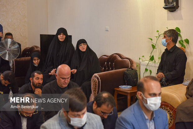 دلجویی جمعی از مدیران استان فارس از خانواده شهید خادم الصادق