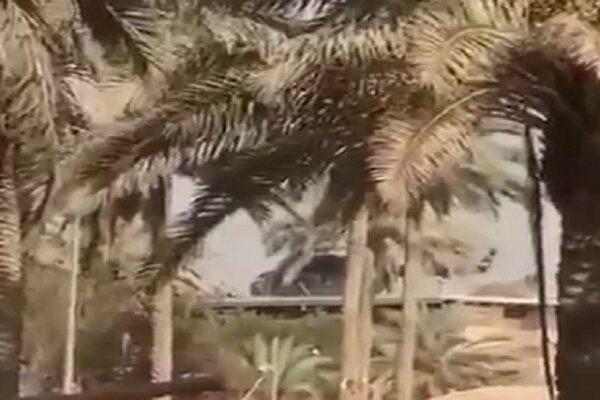 فرود آمدن بالگرد نظامی در سفارت آمریکا در بغداد+فیلم