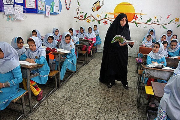ویژه برنامه هفته معلم در یک هزار مدرسه استان سمنان برگزار می‌شود