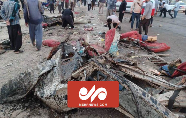 ۱۳ کشته در پی تصادف شدید کامیون و مینی‌بوس در شوشتر