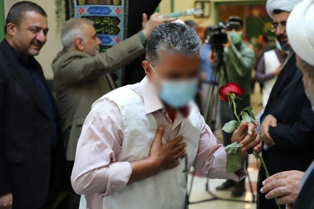 کمک 15 میلیارد ریالی رهبر انقلاب برای آزادی زندانیان نیازمند