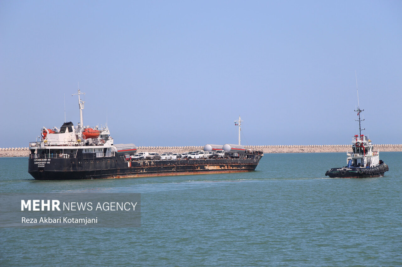 یونسی: ترانزیت کالا در بندرانزلی ۱۷۰ درصد رشد داشته است یونسی: ترانزیت کالا در بندرانزلی ۱۷۰ درصد رشد داشته است