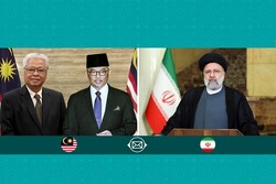 الرئيس الإيراني يهنئ الملك ورئيس الوزراء الماليزي بعيدهم الوطني