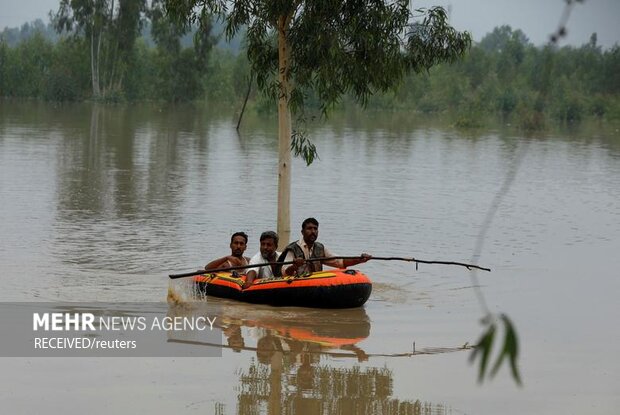 پاکستان کے صوبہ سندھ میں سیلاب متاثرین کی کشتی الٹ گئی، پانچ افراد جاں بحق