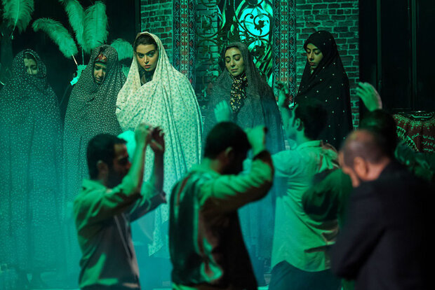 آخر هفته به «پایین، گذر سقاخونه» بروید/ درگیری در یک مثلت عاشقانه