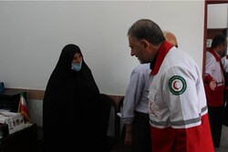 دبیرکل جمعیت هلال احمر کشور با خانواده شهید امدادگر دیدار کرد