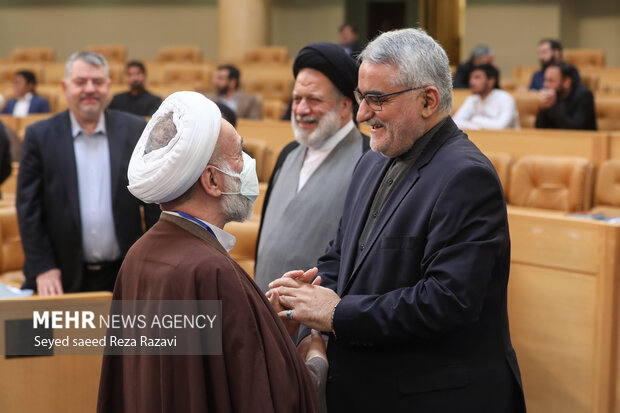  علاءالدین بروجردی  در مراسم افتتاحیه هفتمین اجلاس مجمع عمومی مجمع جهانی اهل بیت(ع) حضور دارد