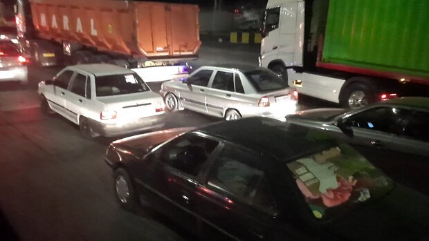 رانندگی شبانه در نور کم یک آزادراه/ اراک- خرم‌آباد در دسترس نیست!